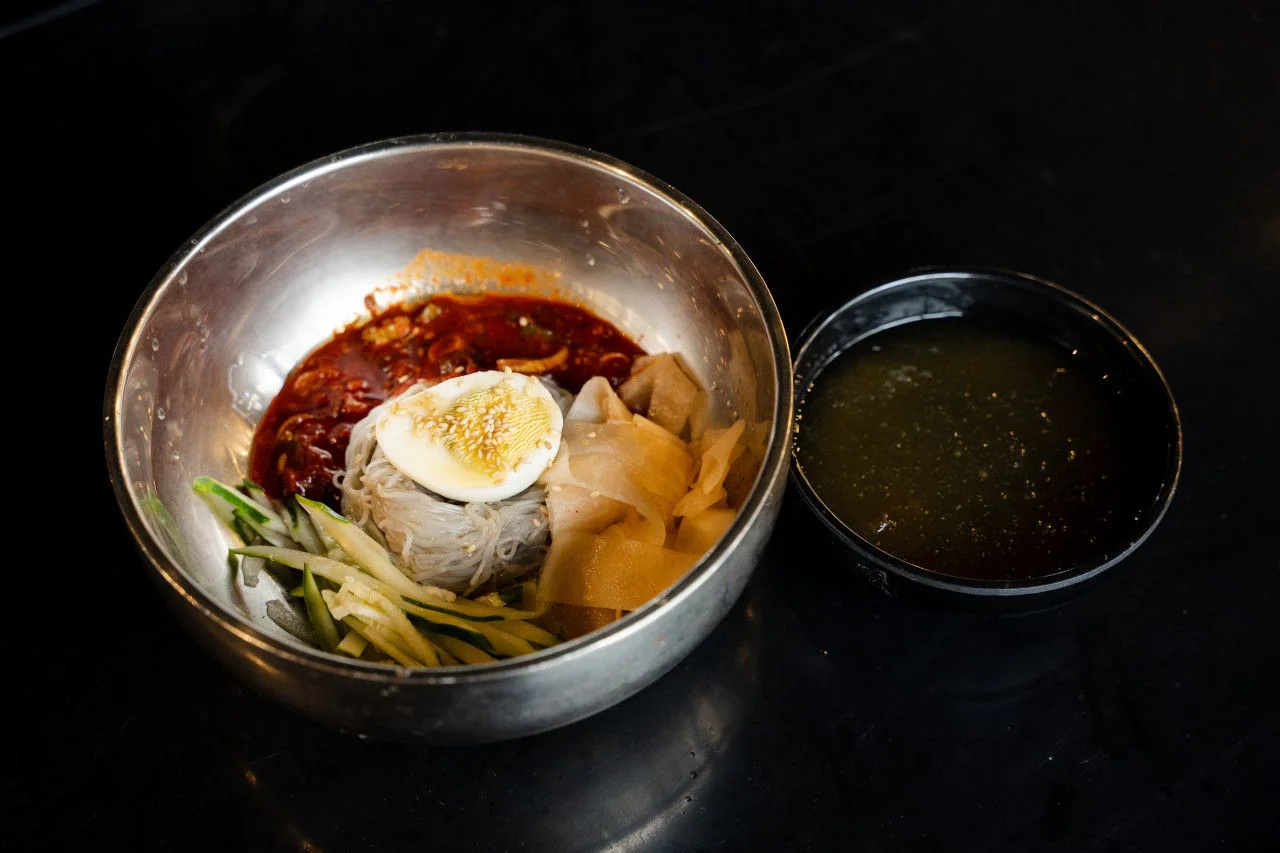 水拌冷麵 (물비빔냉면)